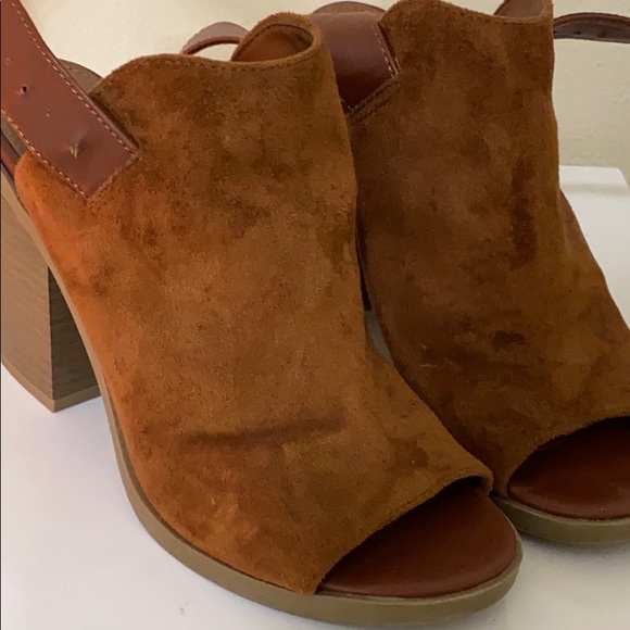 Heels - Picture 2 of 3